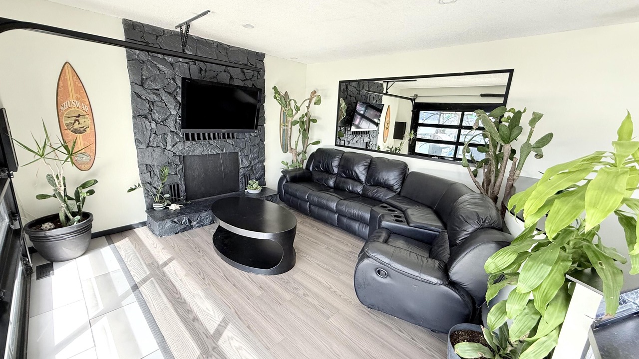 Photo of Livingroom in Anglemont
