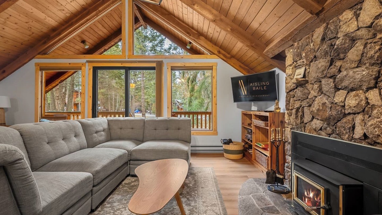 Photo of Livingroom in East Kootenay