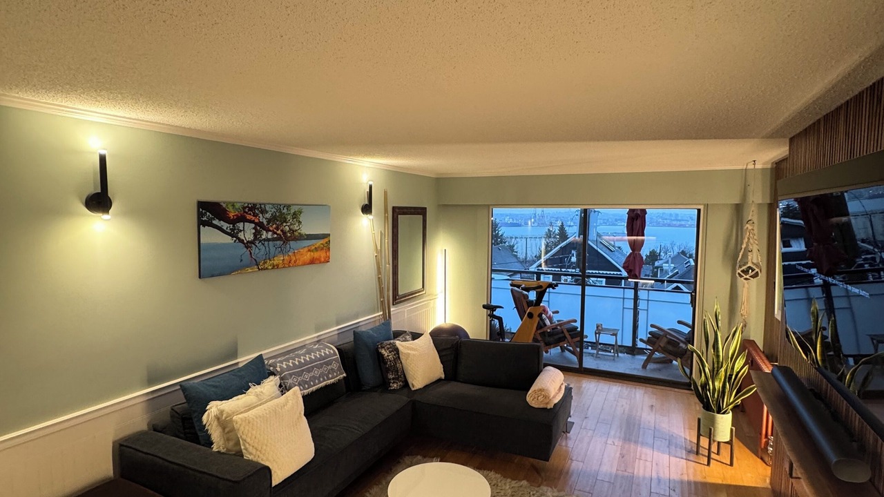 Photo of Livingroom in Lower Lonsdale