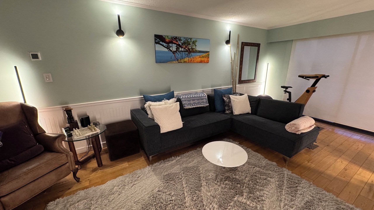Photo of Livingroom in Lower Lonsdale