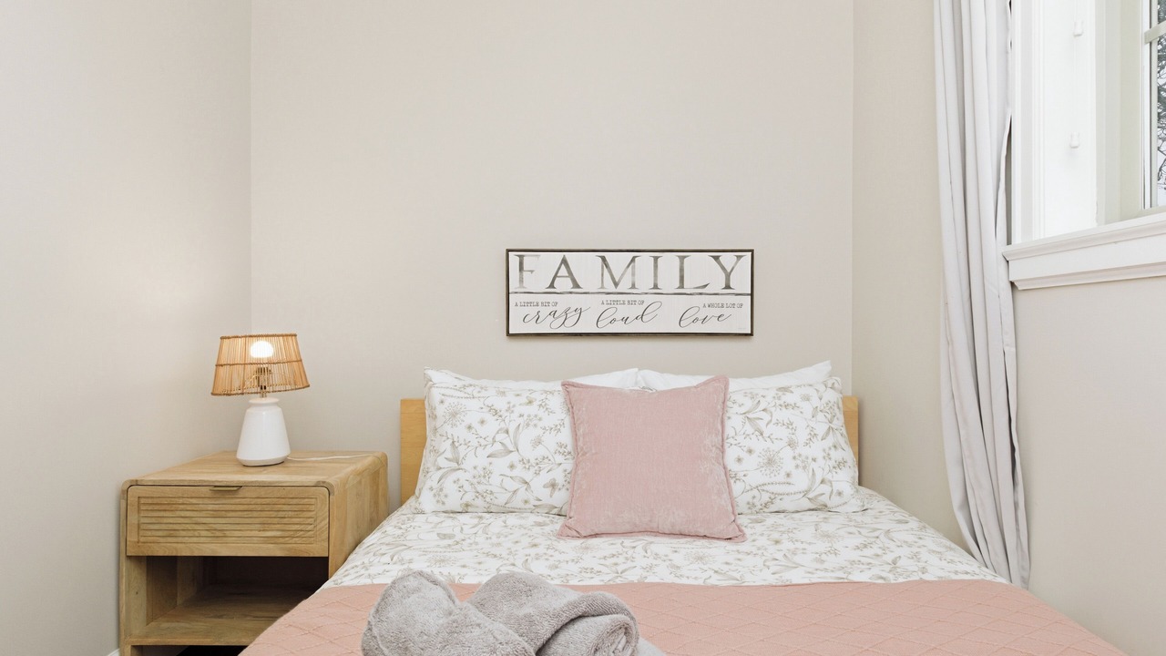 Photo of Bedroom in Renfrew-Collingwood