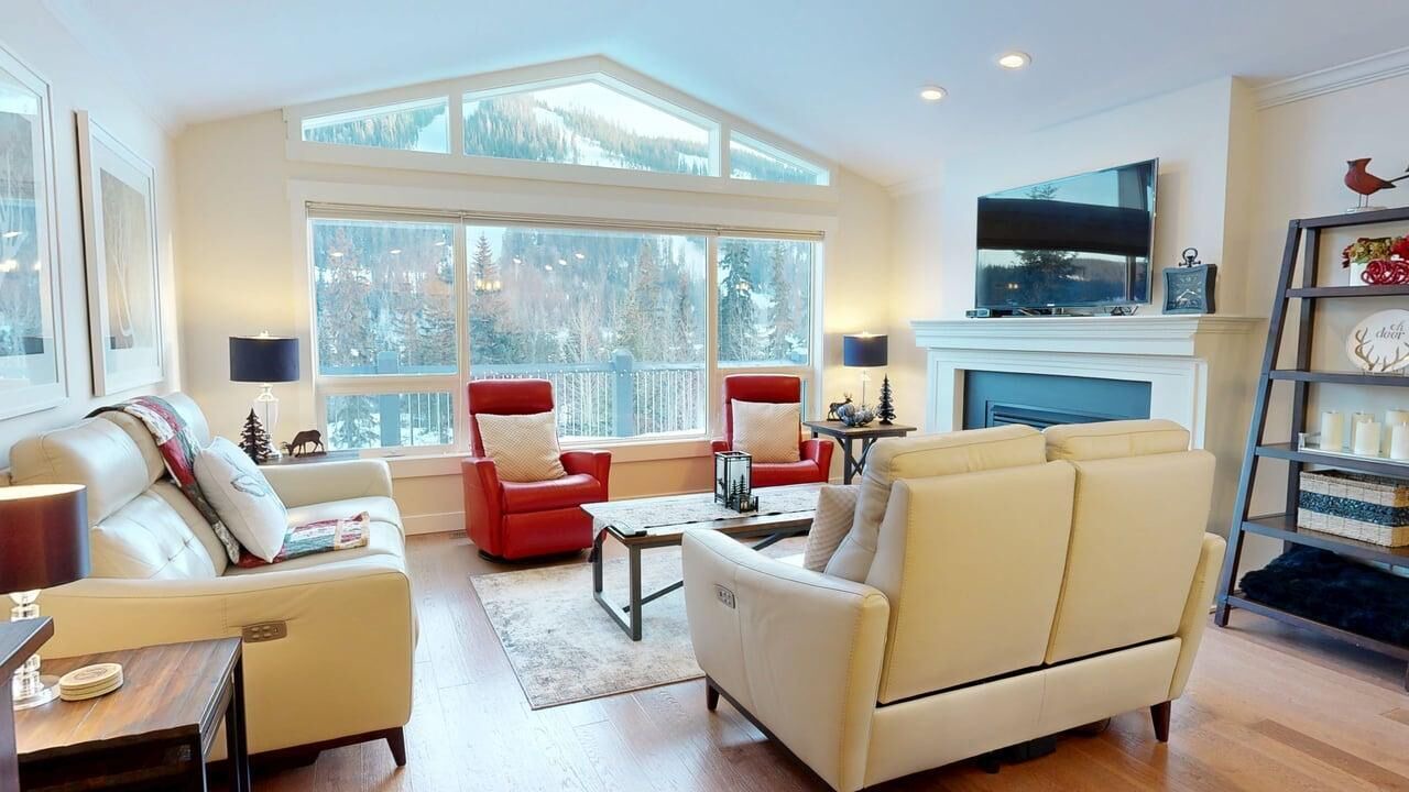 Photo of Livingroom in Sun Peaks