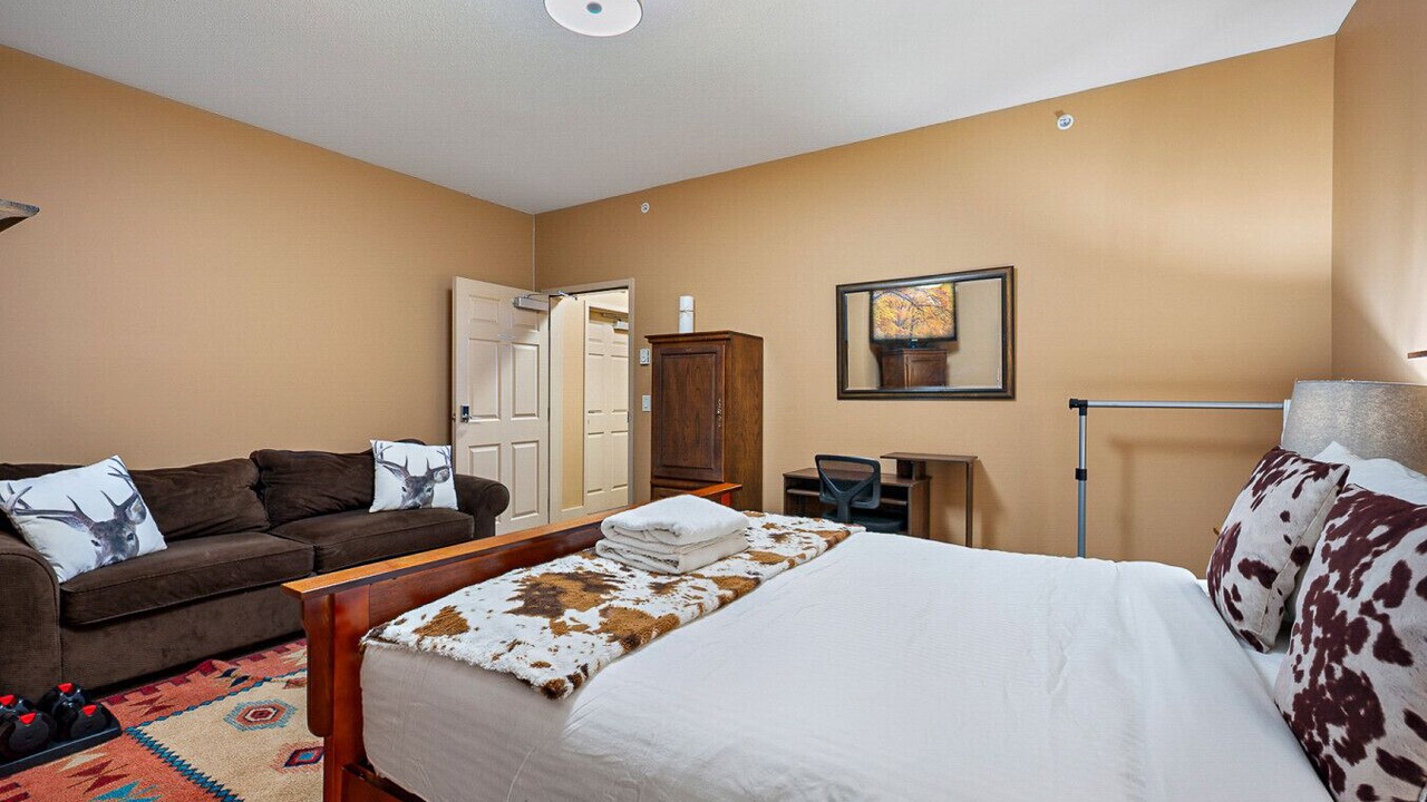 Photo of Bedroom in Snow Pine Estates