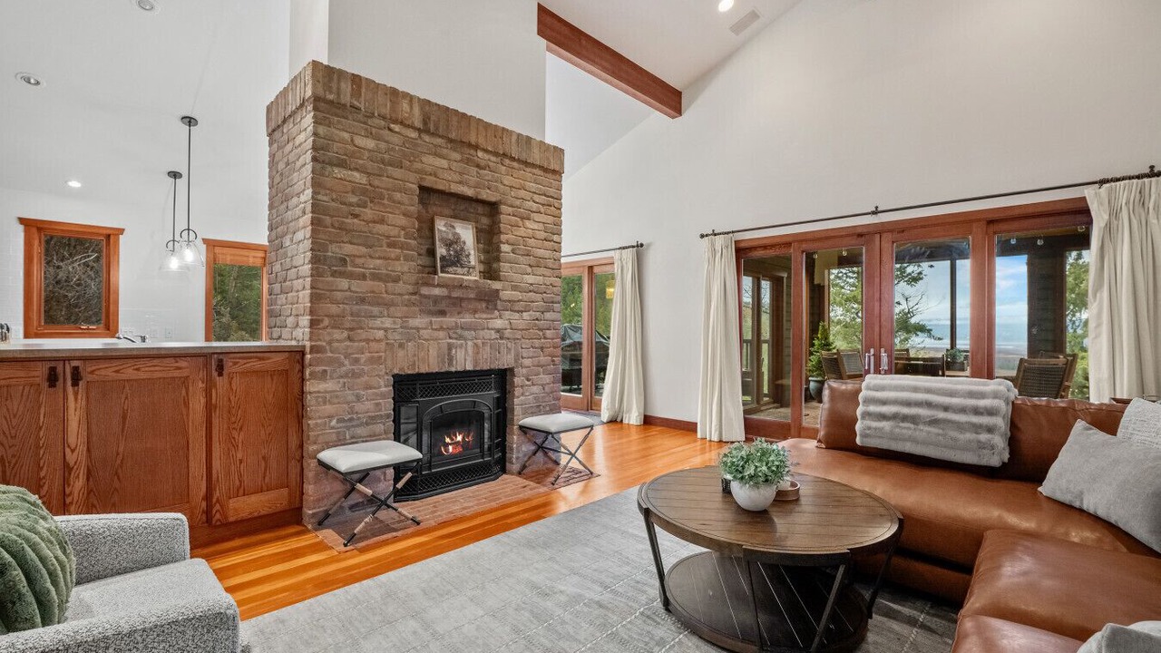 Photo of Livingroom in East Kootenay