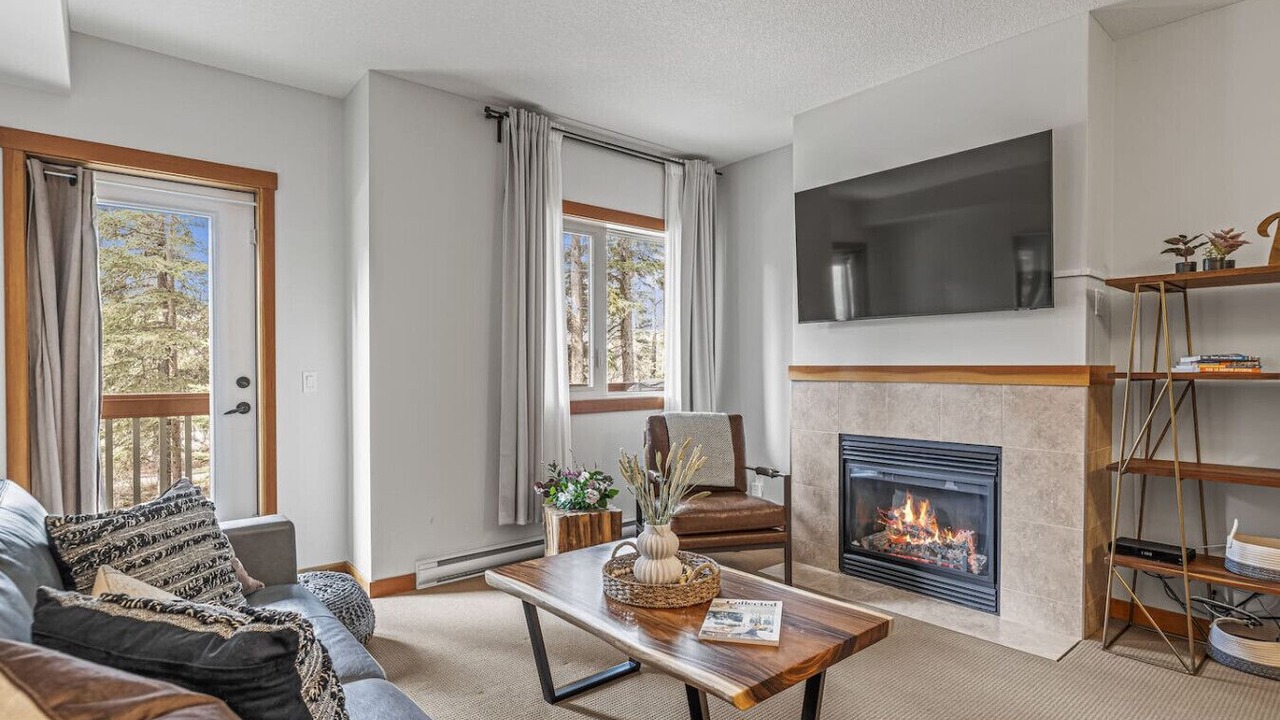 Photo of Livingroom in Cougar Creek