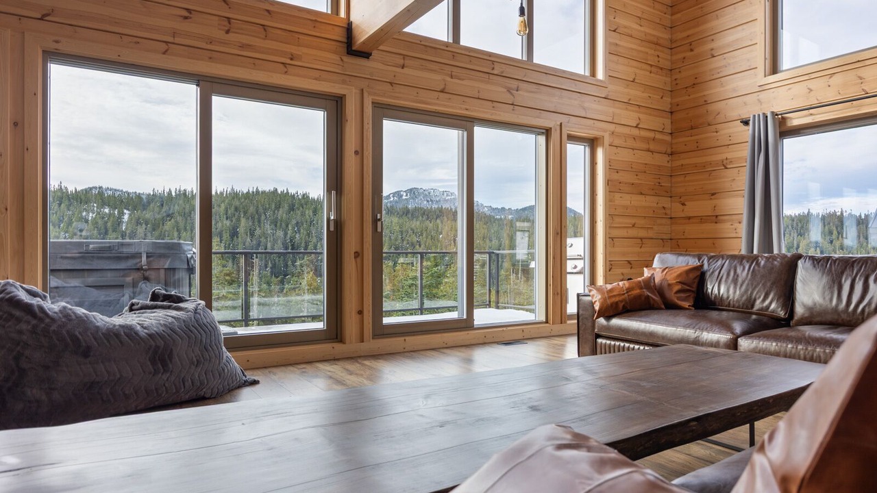 Photo of Livingroom in Courtenay