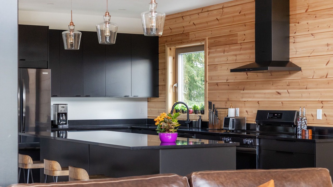 Photo of Kitchen in Courtenay