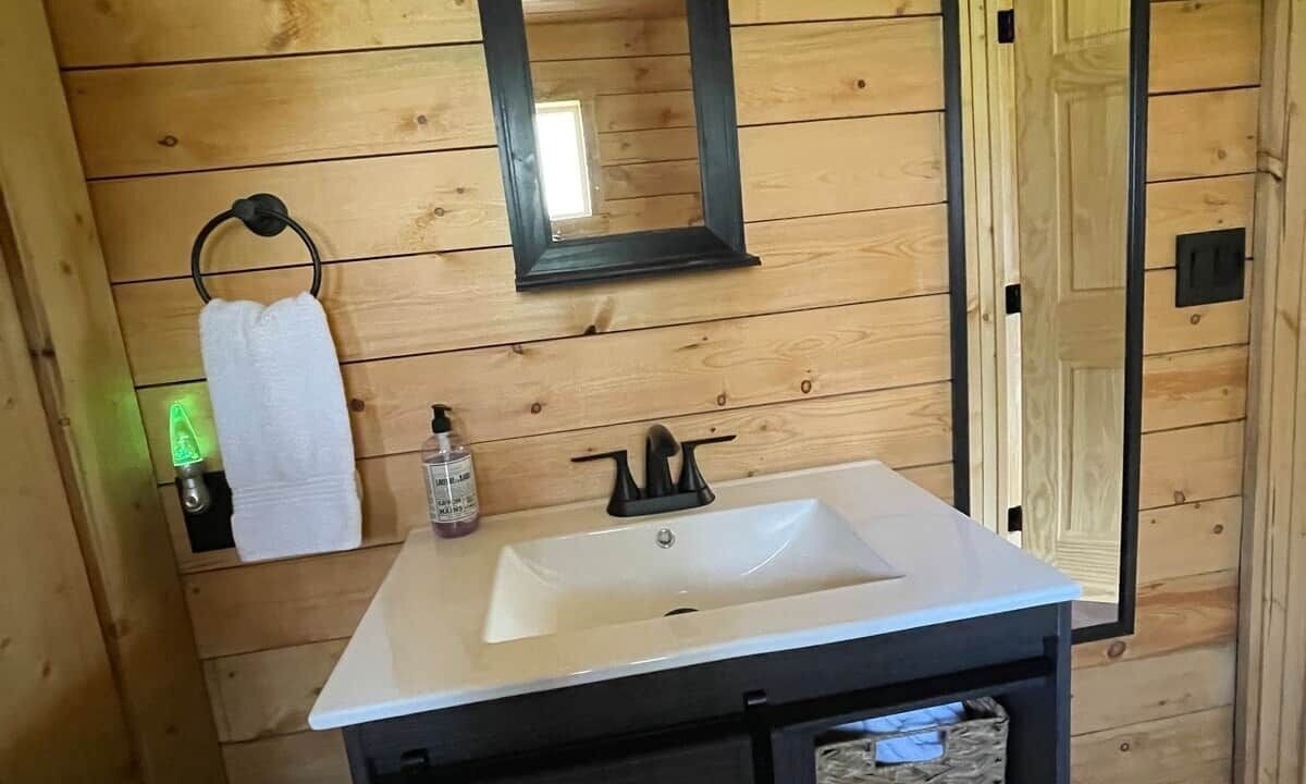 Photo of Bathroom in Division No. 11