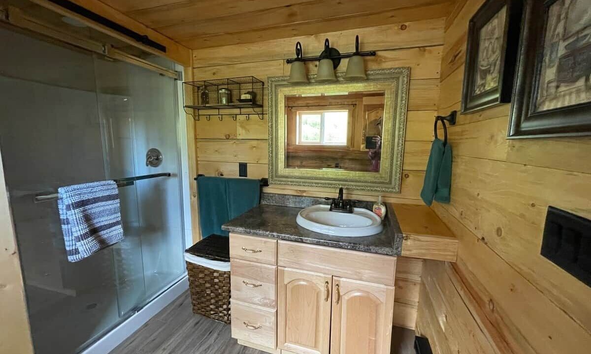 Photo of Bathroom in Division No. 11