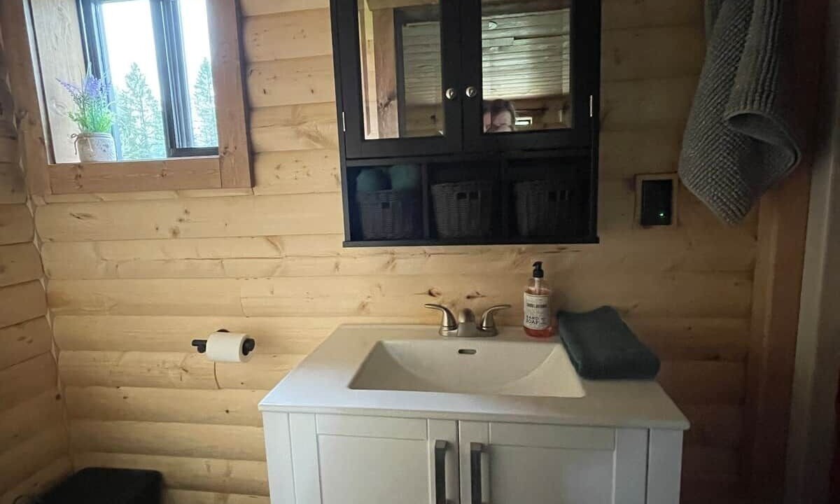 Photo of Bathroom in Division No. 11