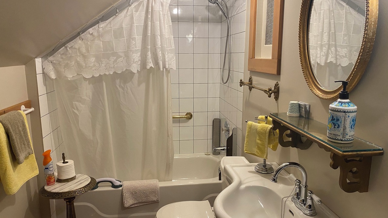 Photo of Bathroom in Kaslo