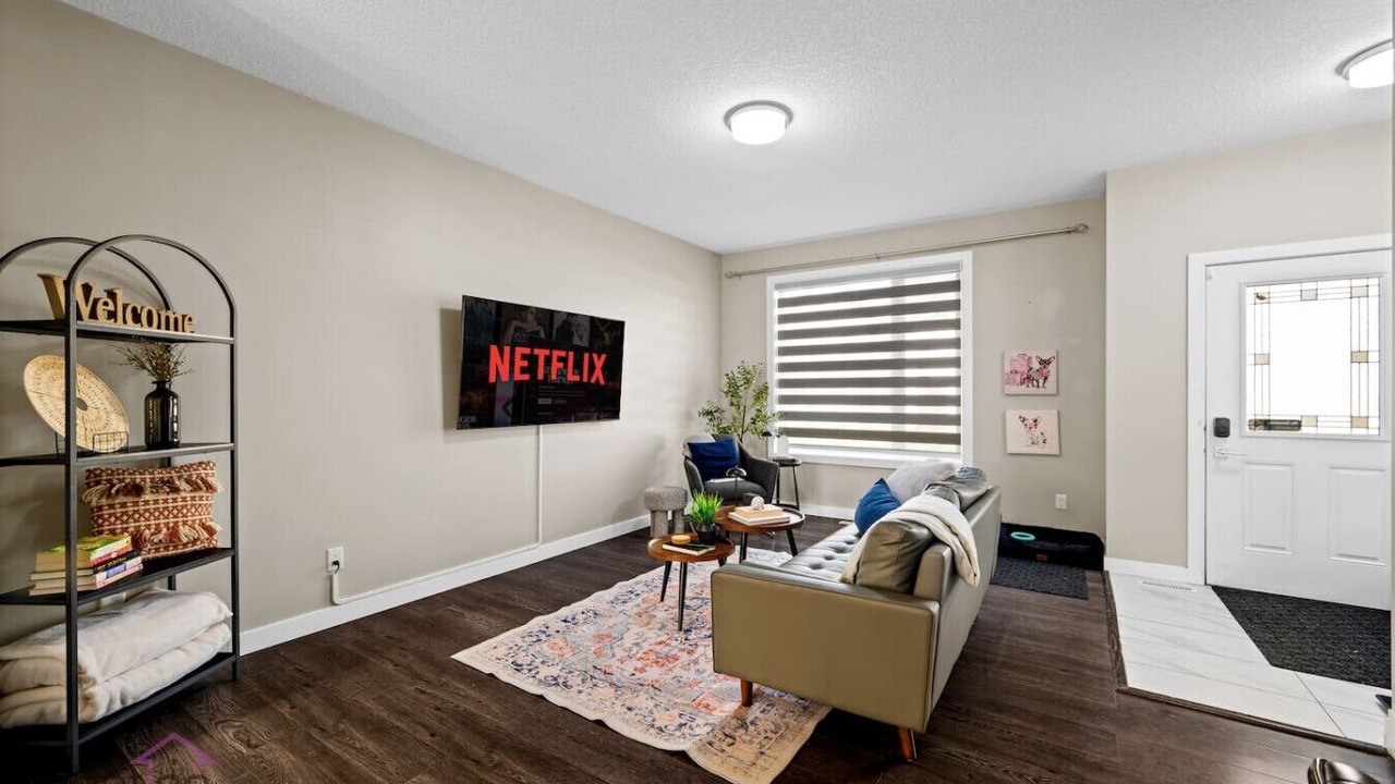 Photo of Livingroom in North Central Edmonton