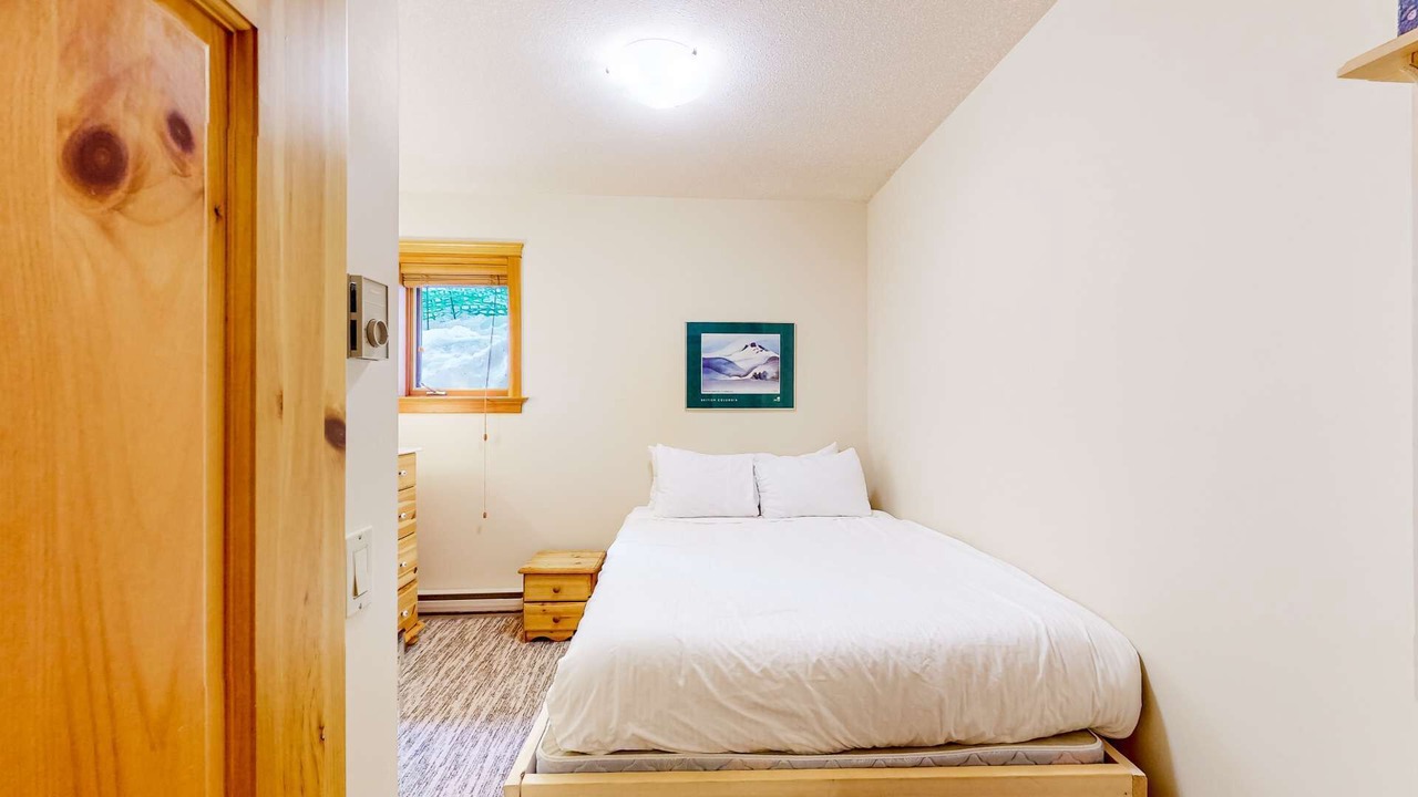 Photo of Bedroom in Snow Pine Estates