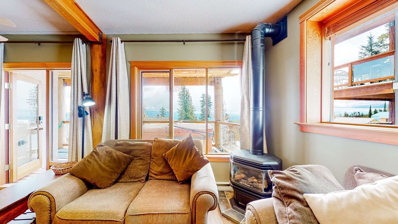 Photo of Livingroom in Snow Pine Estates