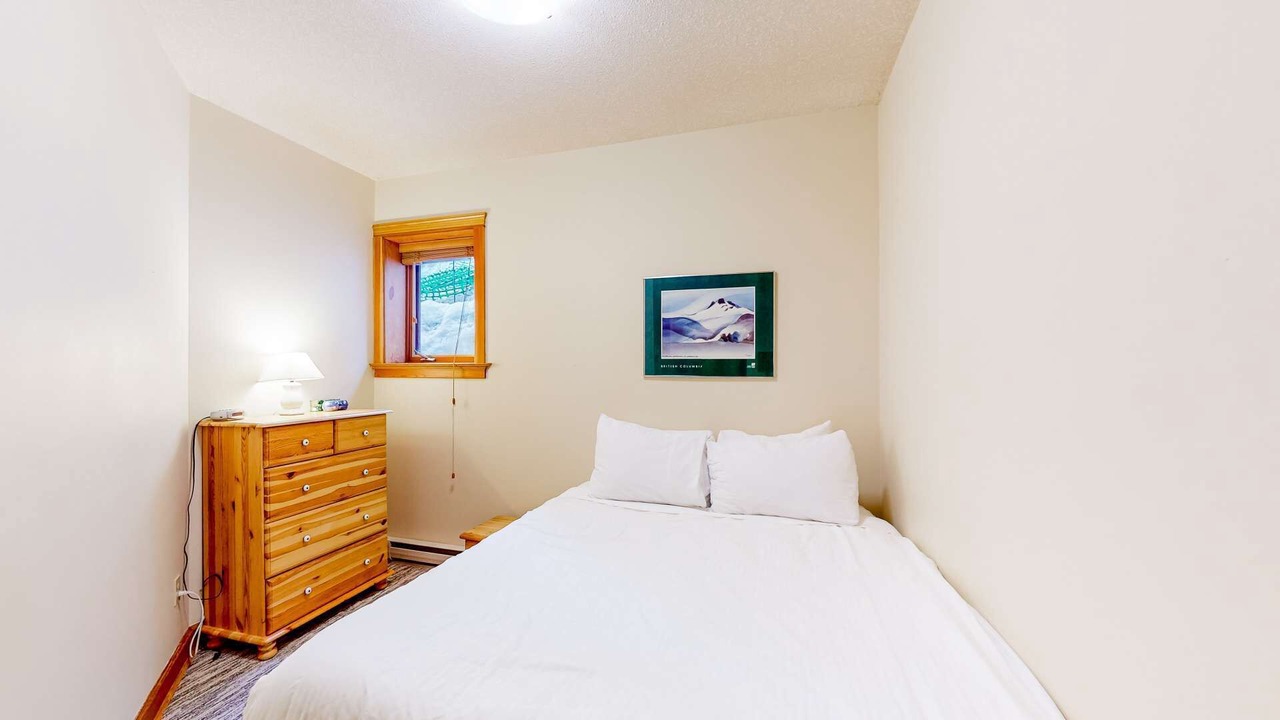 Photo of Bedroom in Snow Pine Estates