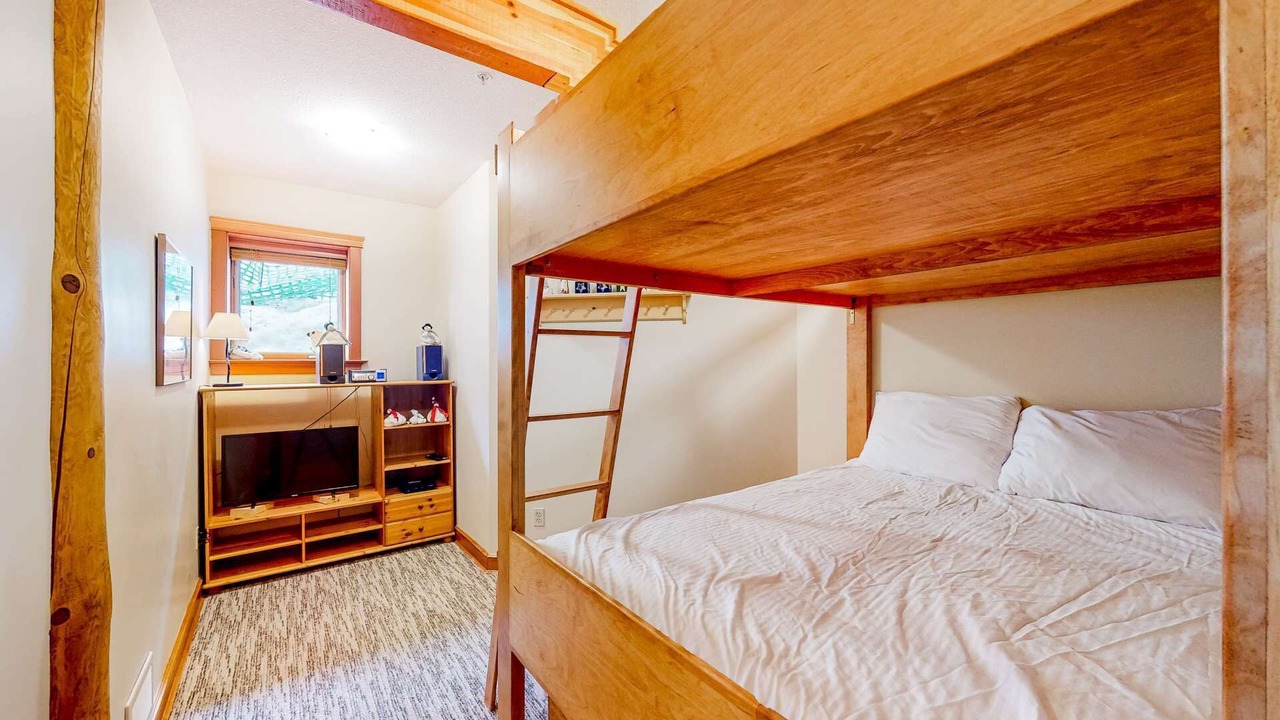 Photo of Bedroom in Snow Pine Estates