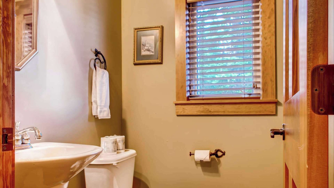 Photo of Bathroom in Snow Pine Estates