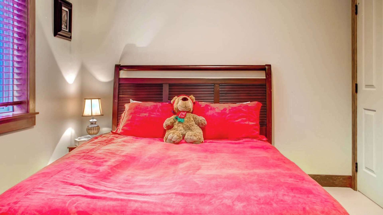 Photo of Bedroom in Snow Pine Estates