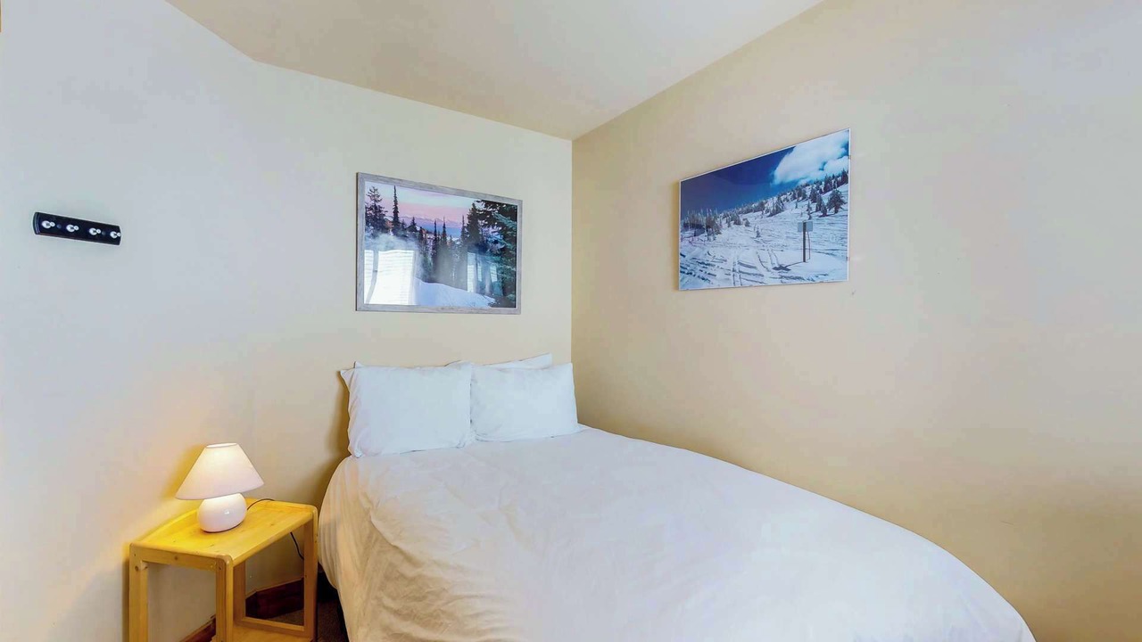 Photo of Bedroom in Snow Pine Estates