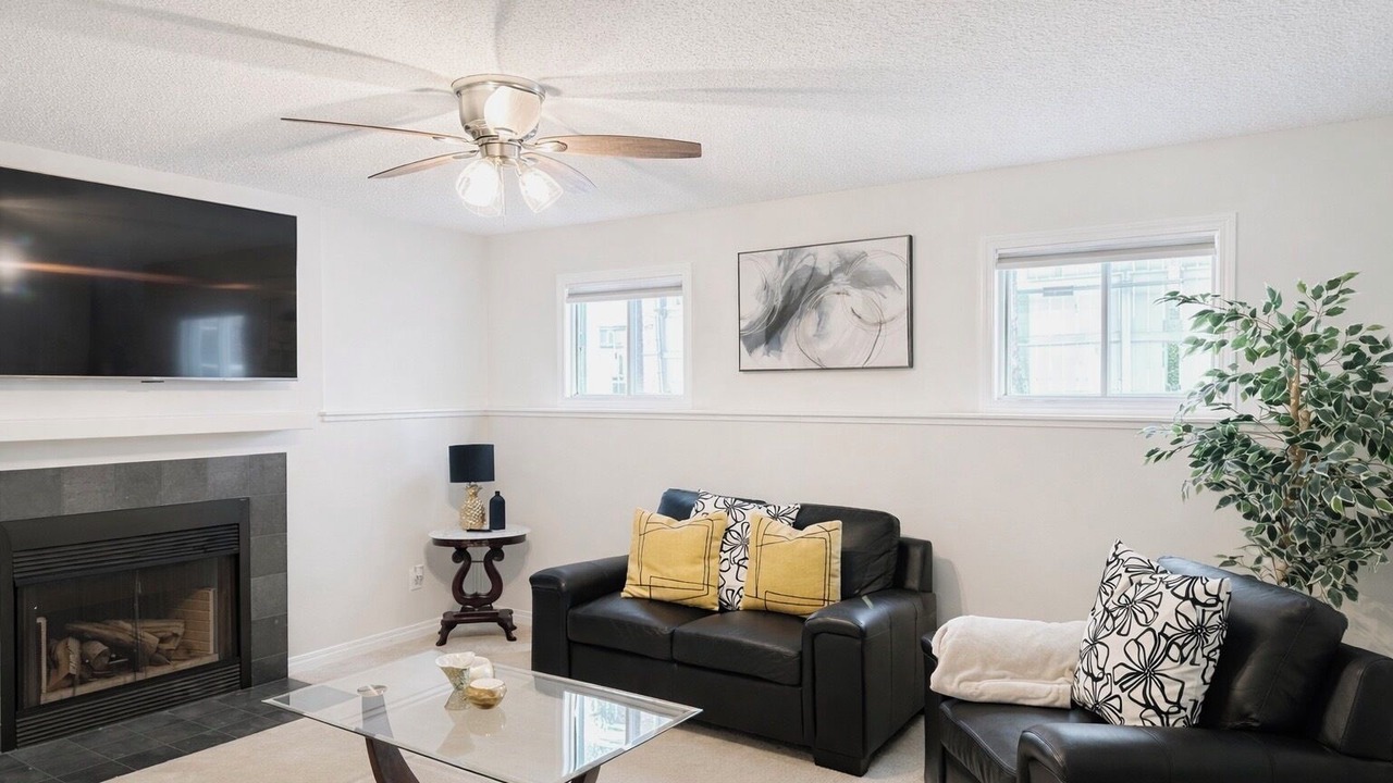 Photo of Livingroom in Southeast Edmonton