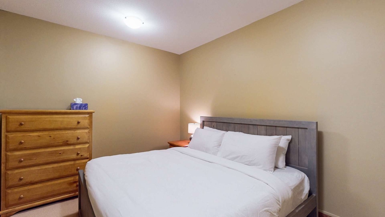 Photo of Bedroom in Snow Pine Estates