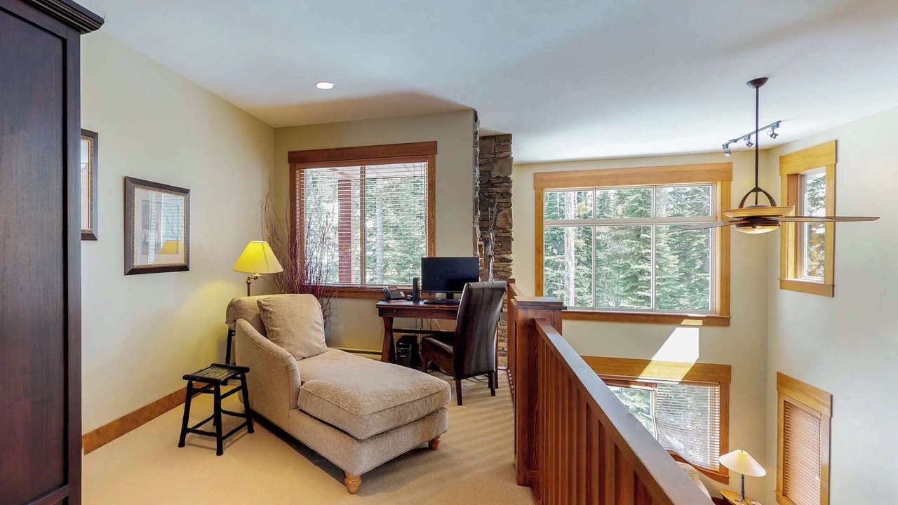 Photo of Livingroom in Snow Pine Estates