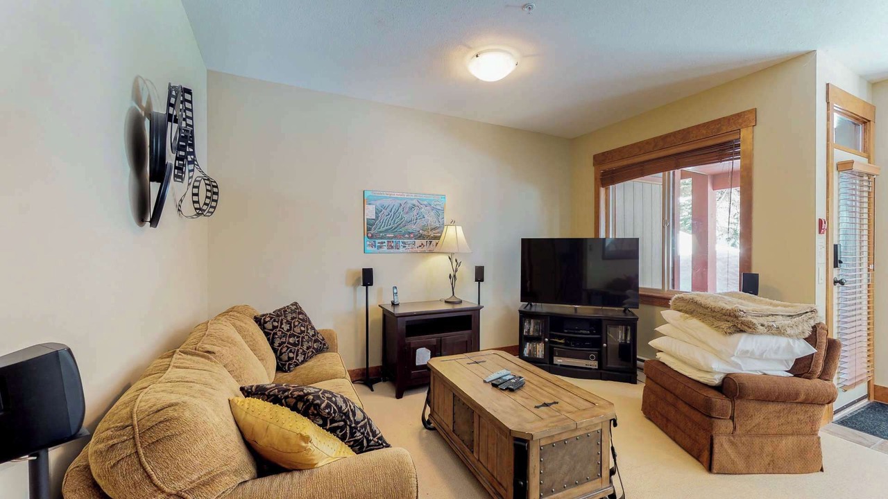 Photo of Livingroom in Snow Pine Estates