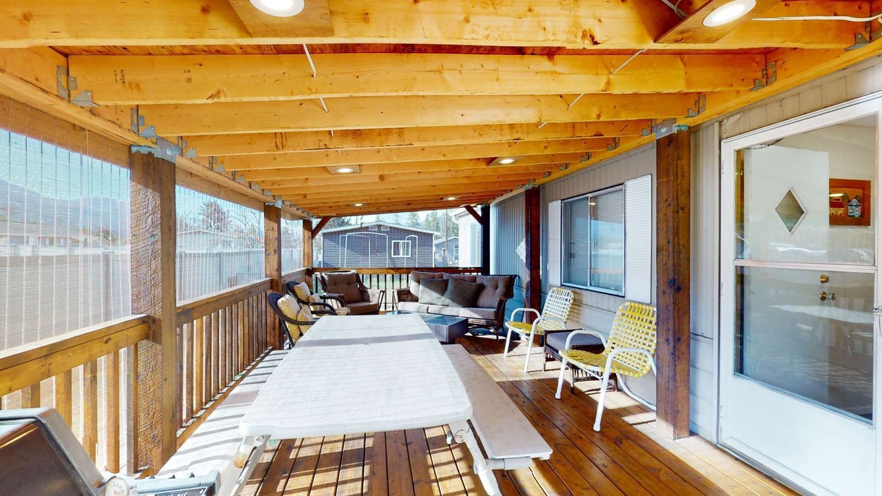 Photo of Patio Balcony in Christina Lake