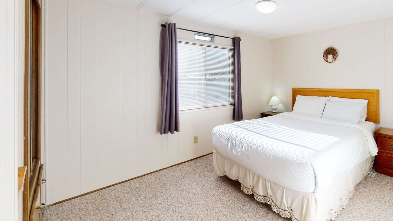 Photo of Bedroom in Christina Lake