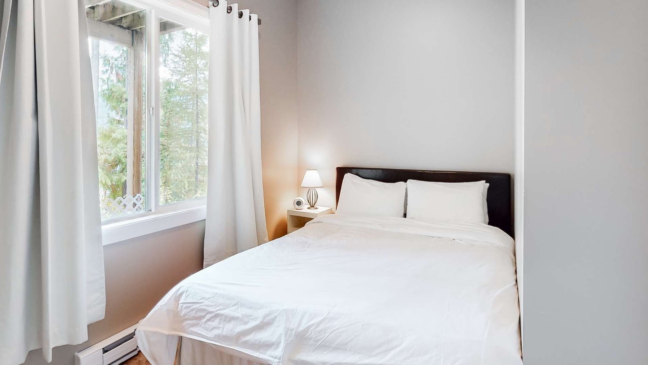 Photo of Bedroom in Christina Lake