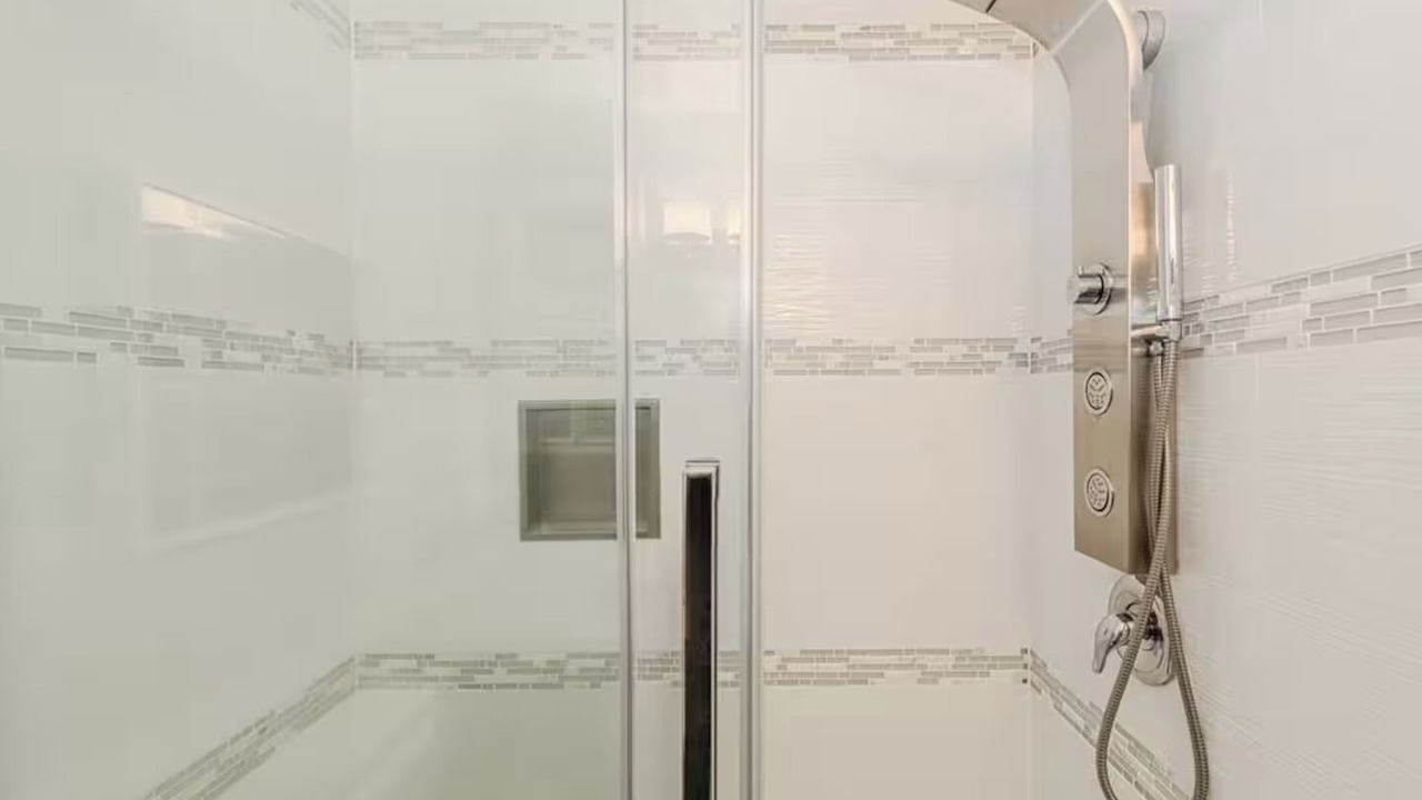 Photo of Bathroom in Booktown