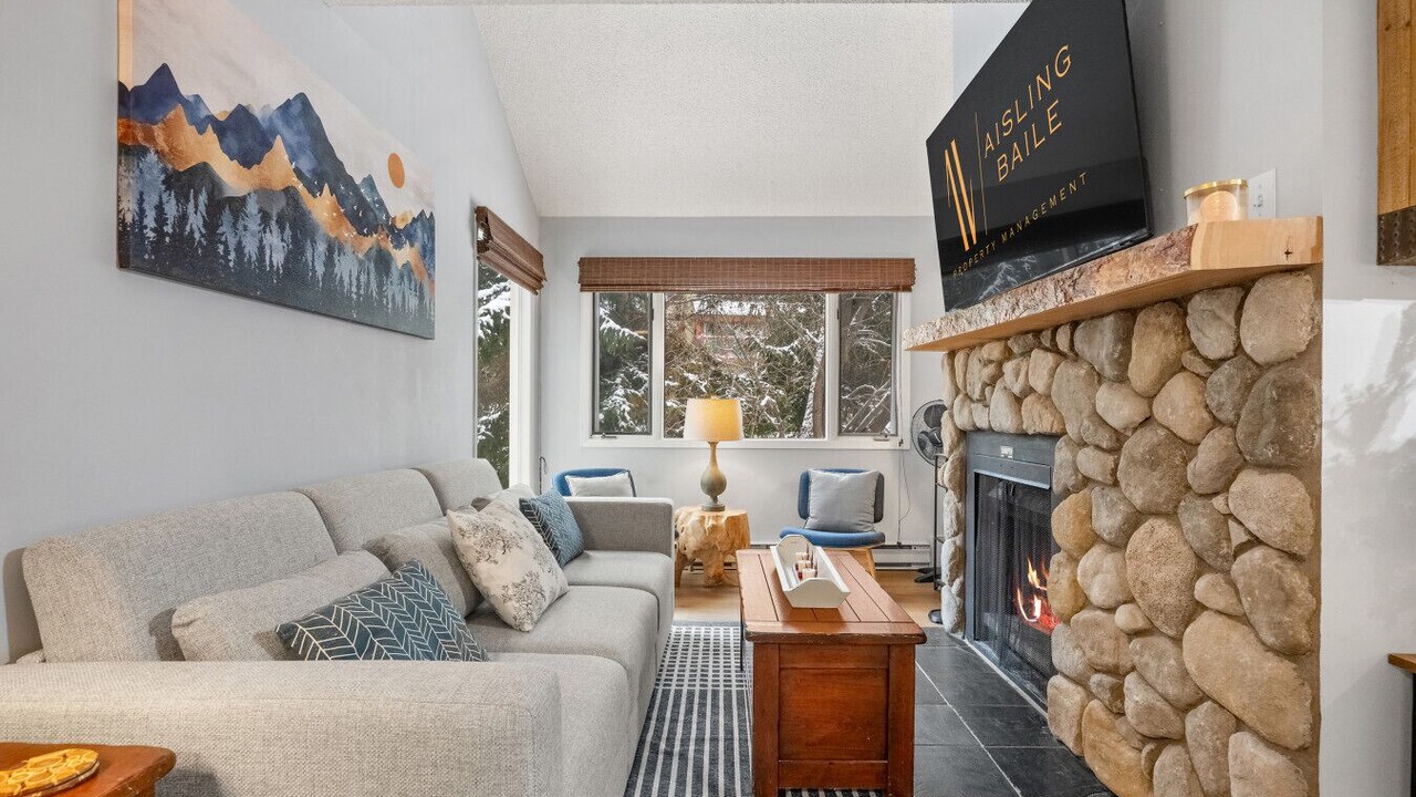 Photo of Livingroom in East Kootenay