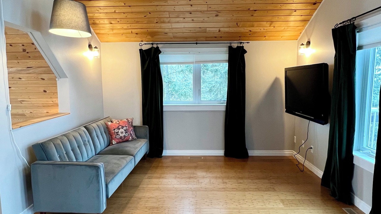 Photo of Livingroom in Division No. 8