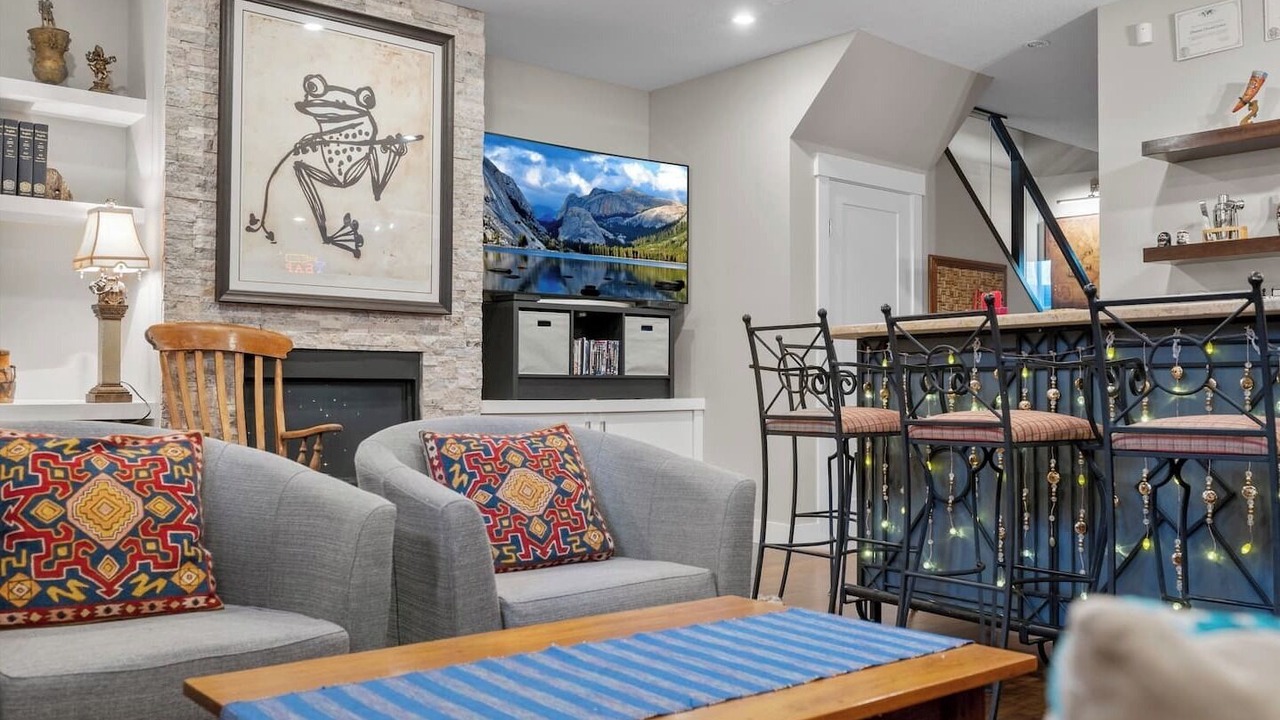 Photo of Livingroom in Banff Trail