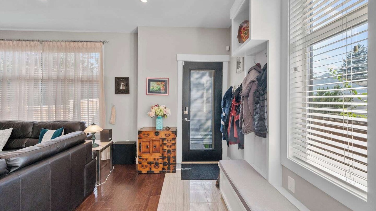 Photo of Livingroom in Banff Trail