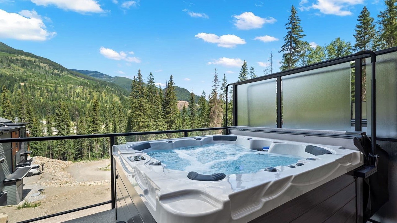 Photo of Patio Balcony in East Kootenay