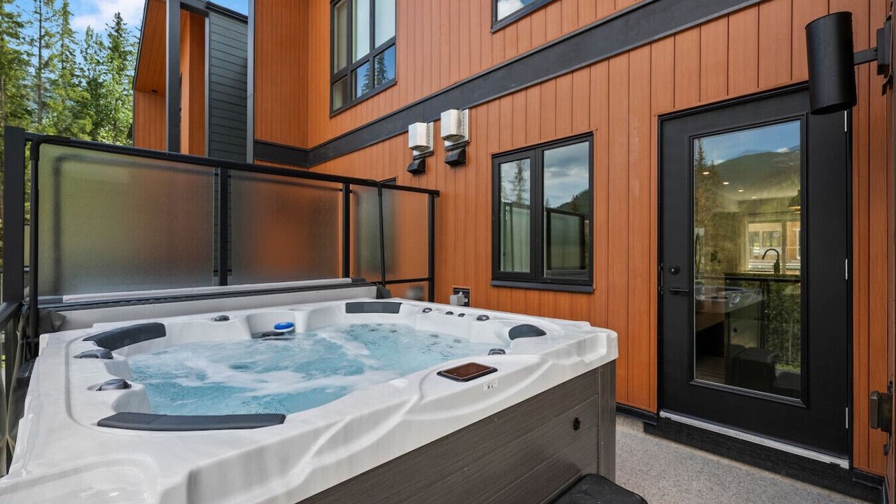 Photo of Patio Balcony in East Kootenay