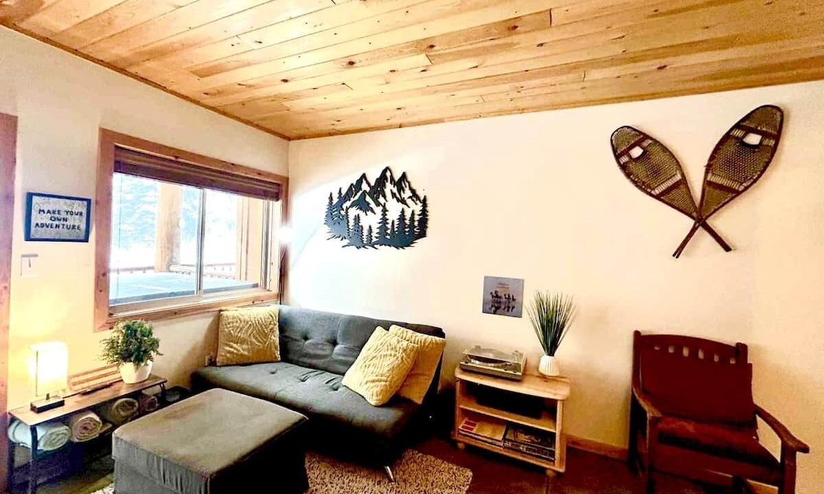 Photo of Livingroom in Apex Mountain