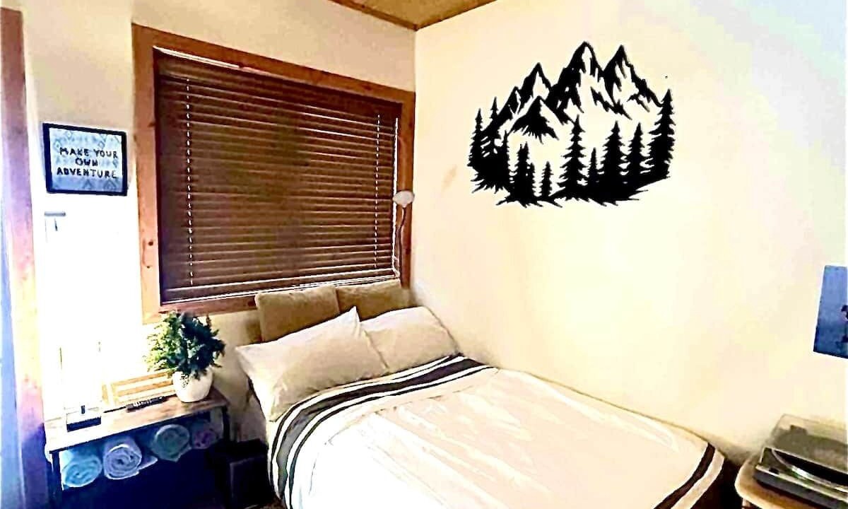 Photo of Bedroom in Apex Mountain