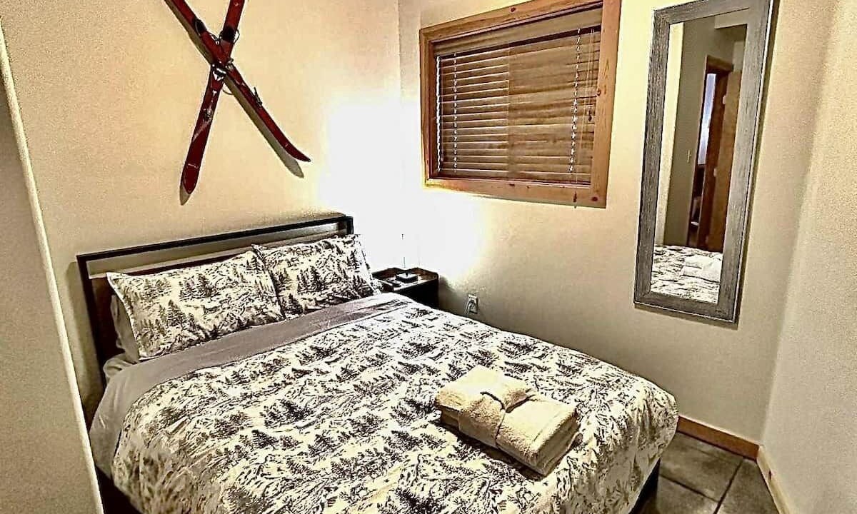 Photo of Bedroom in Apex Mountain