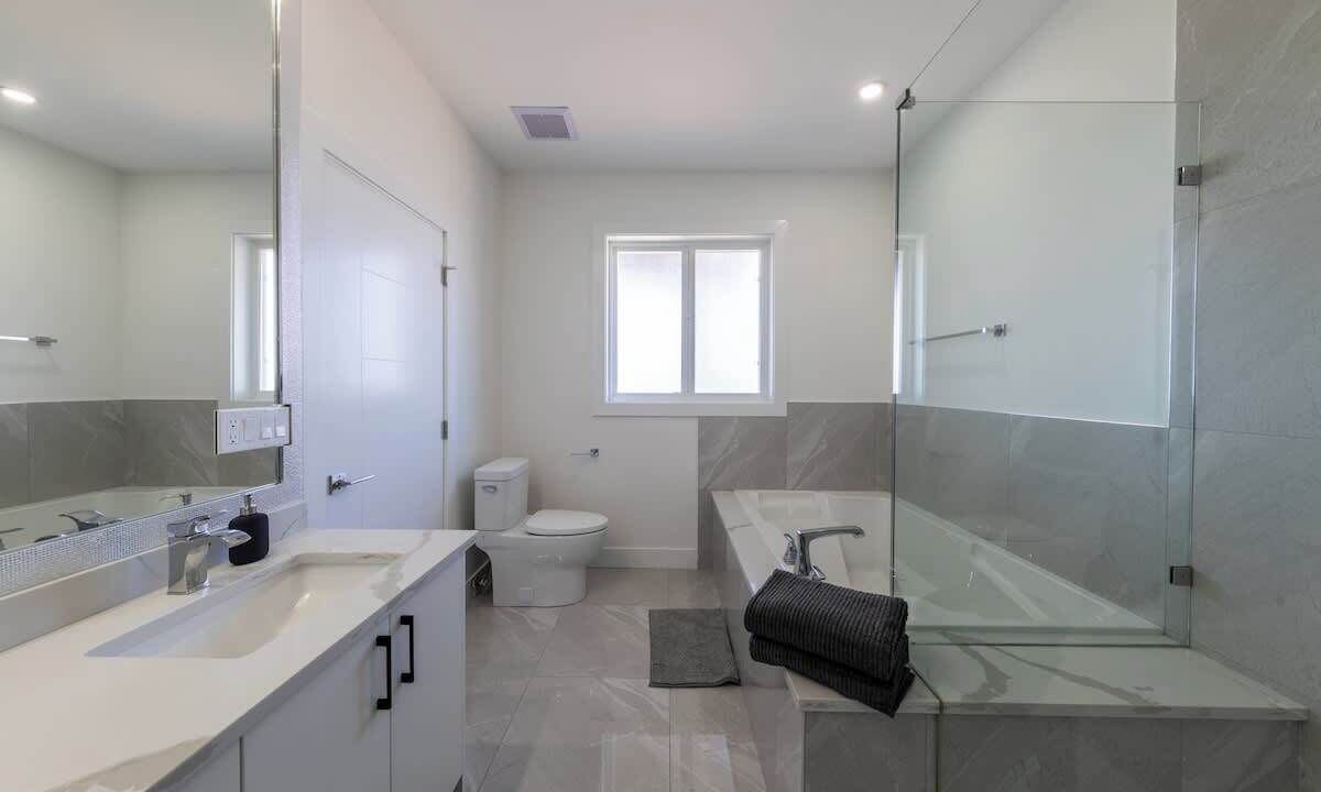 Photo of Bathroom in Eastern Hillsides