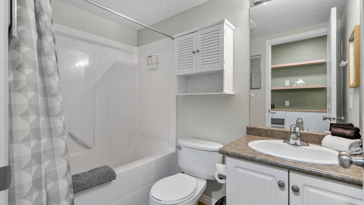 Photo of Bathroom in Radium Hot Springs
