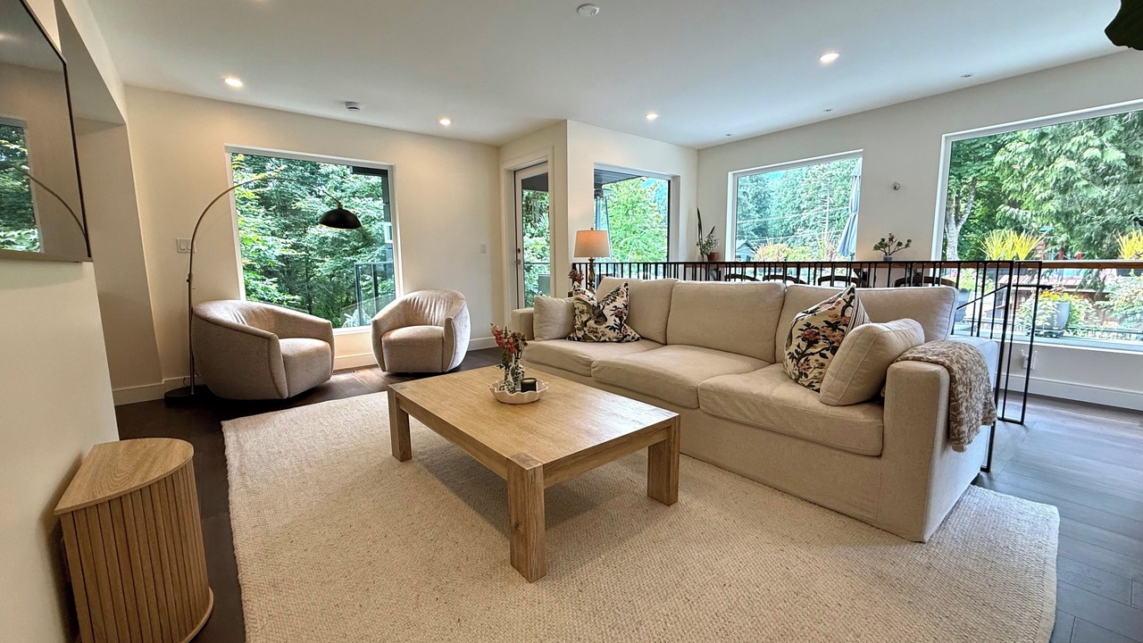 Photo of Livingroom in Deep Cove