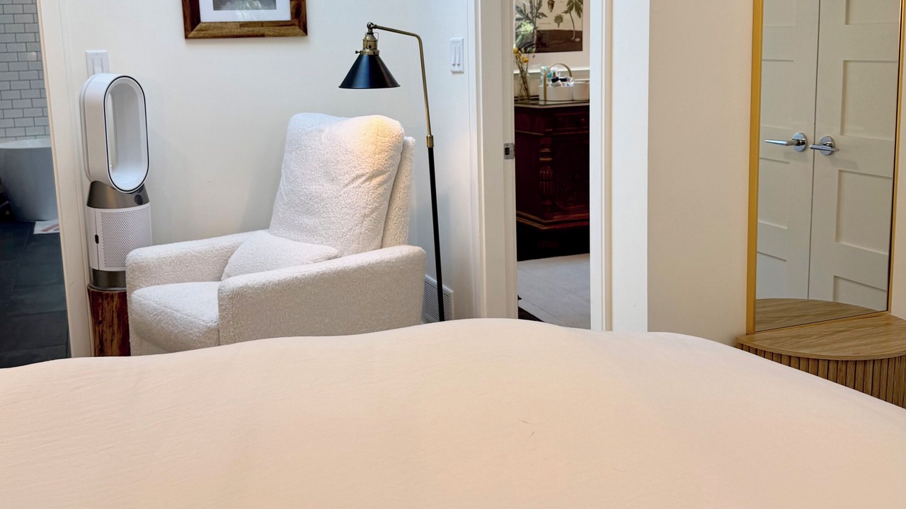 Photo of Bedroom in Deep Cove