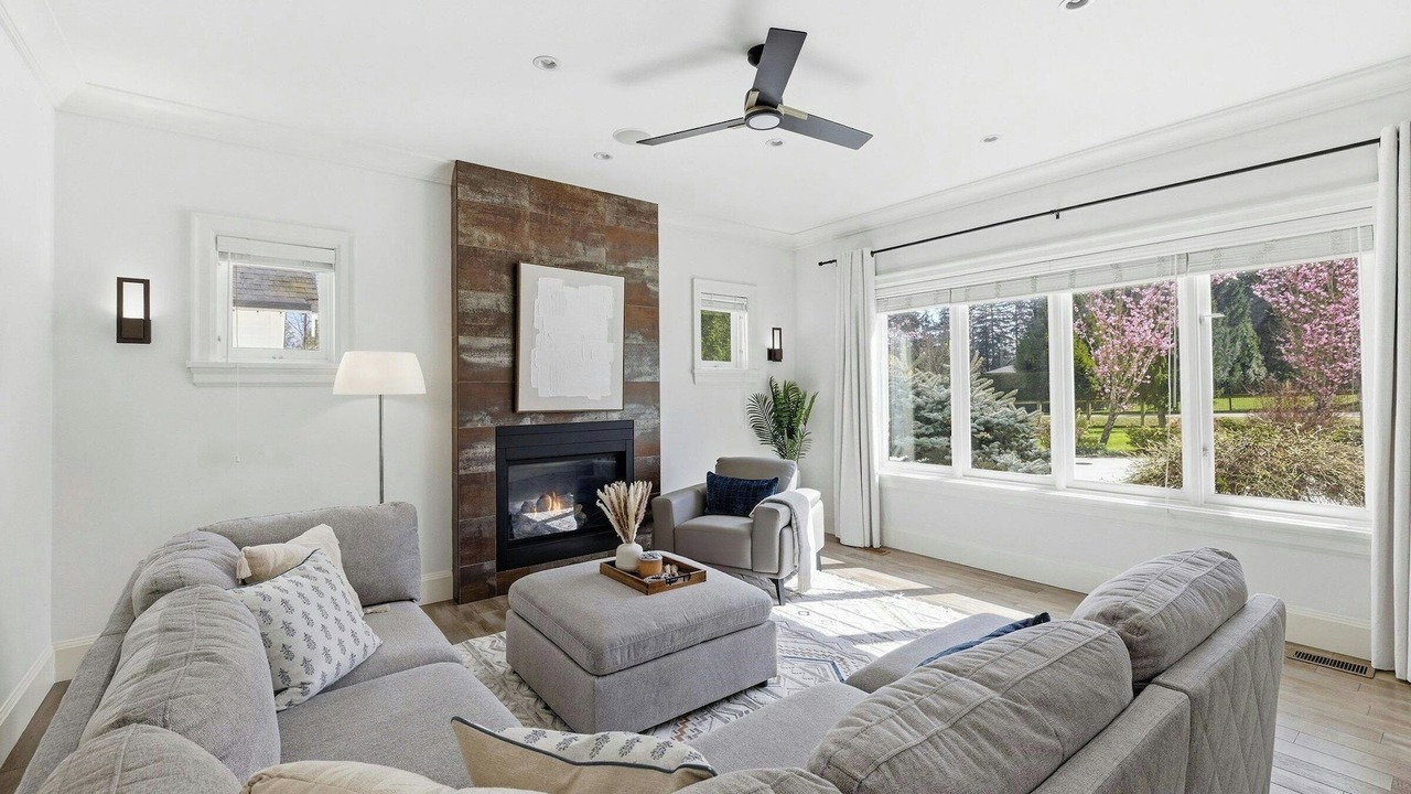 Photo of Livingroom in Langley