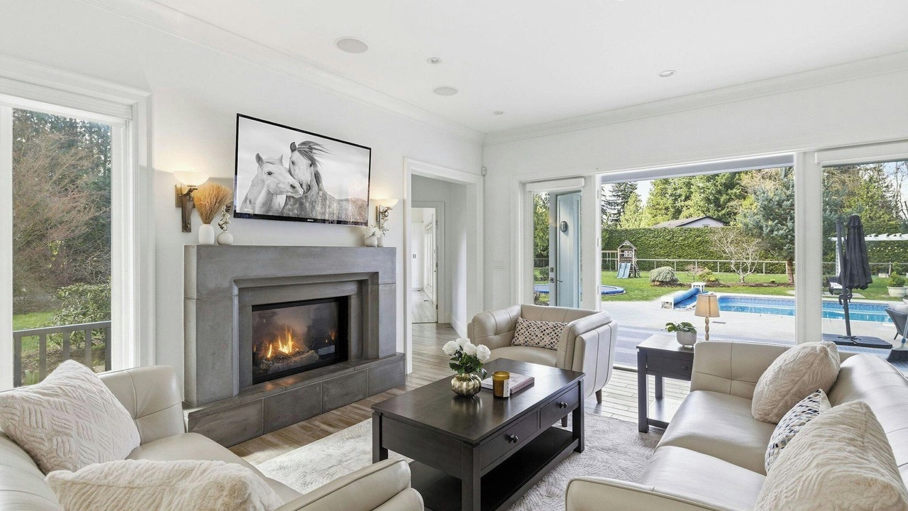 Photo of Livingroom in Langley