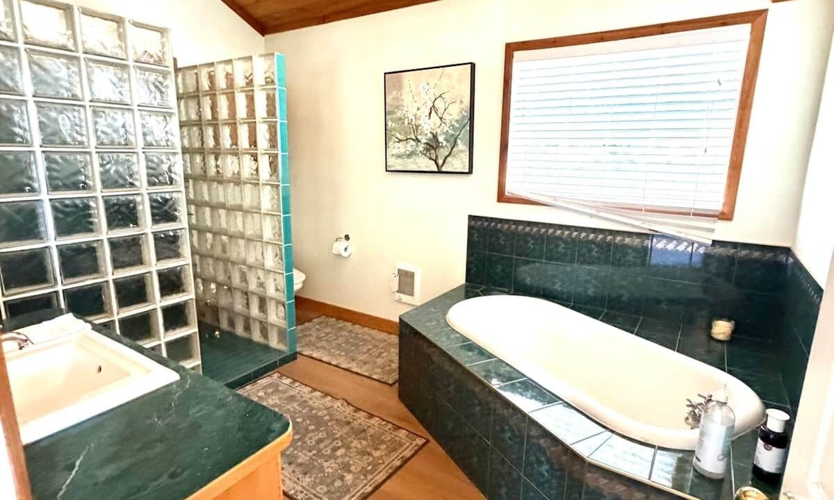 Photo of Bathroom in Okanagan-Similkameen
