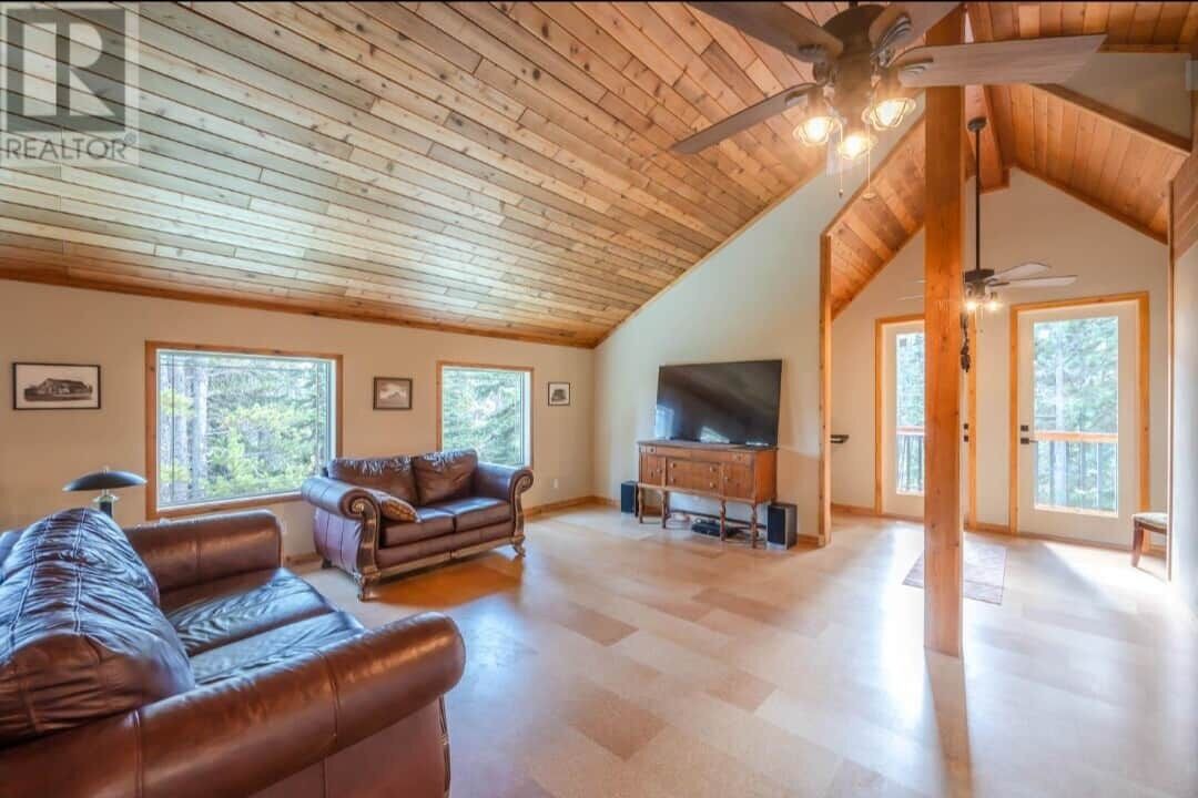 Photo of Livingroom in Okanagan-Similkameen