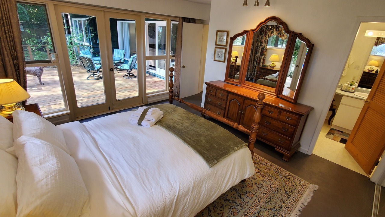 Photo of Bedroom in Hollyburn