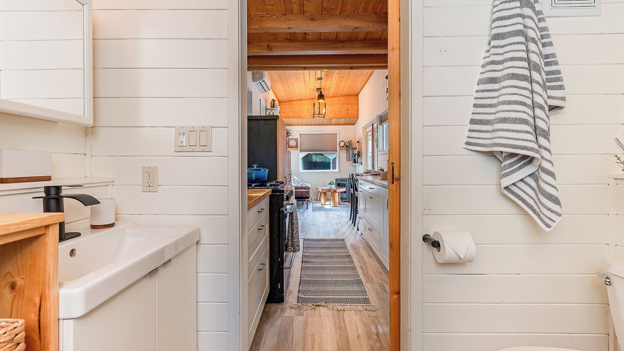 Photo of Bathroom in Swansea Point